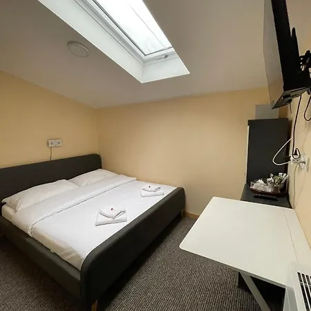 Jahodnice 3* Prague