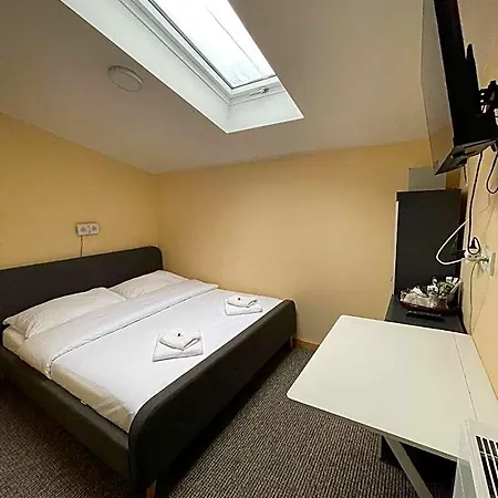 Hotel Jahodnice Praga